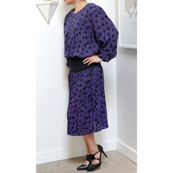 Vintage 80s Purple Triangle Print Dress, 3/4" Sleeve, Black Cinch Waist, Chiffon - Picture 3 of 8